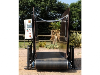 Hippocenter Lójártató Futószalagos Hippotrainer Bakelit 220 V