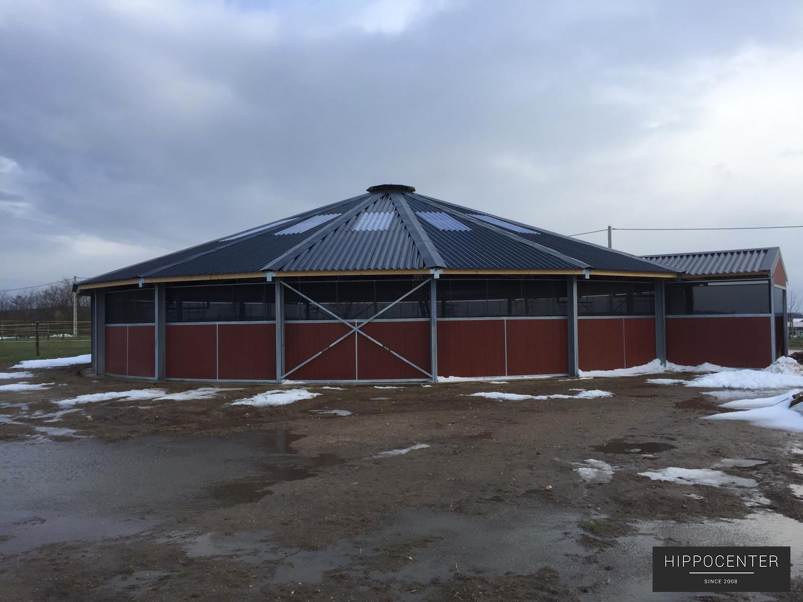 Hippocenter Fedett Körjártató/futószárazó Kör Bejárat